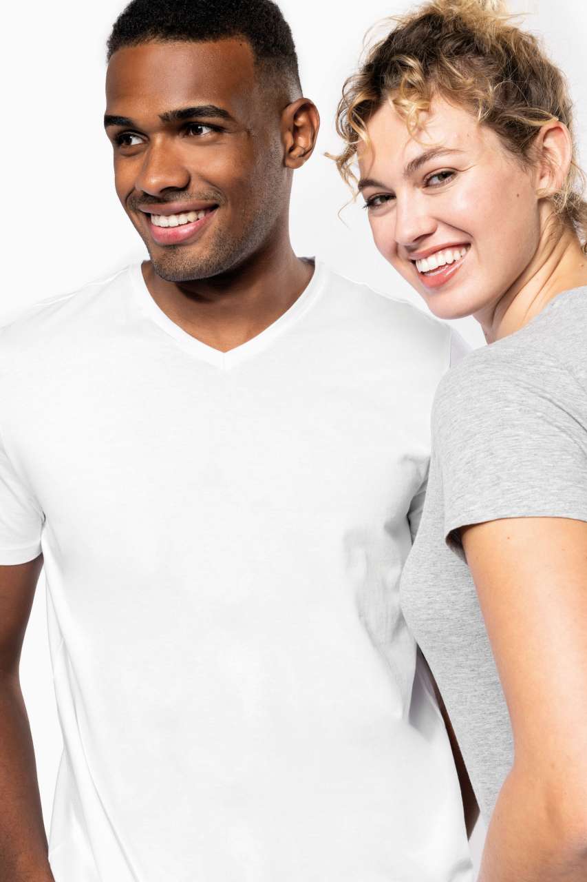 MEN'S SHORT-SLEEVED V-NECK T-SHIRT