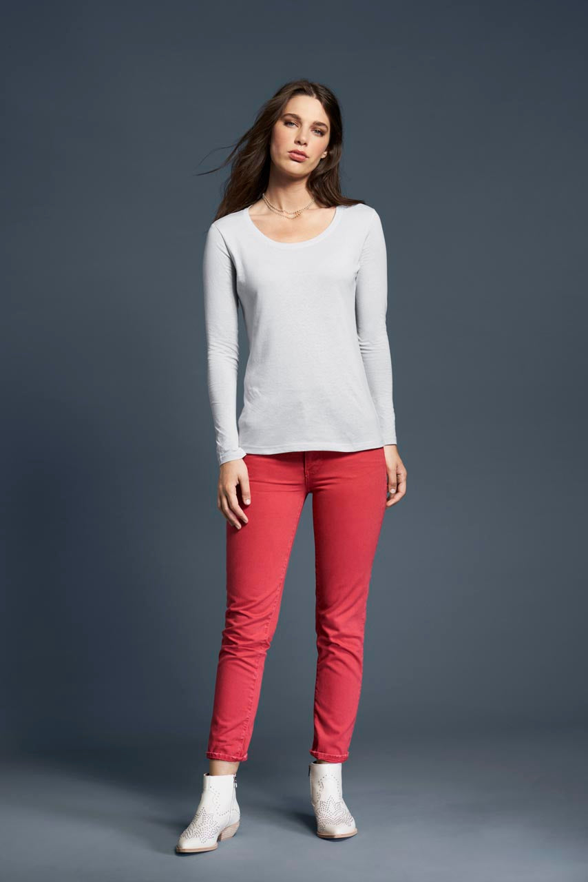 WOMEN’S FEATHERWEIGHT LONG SLEEVE SCOOP TEE