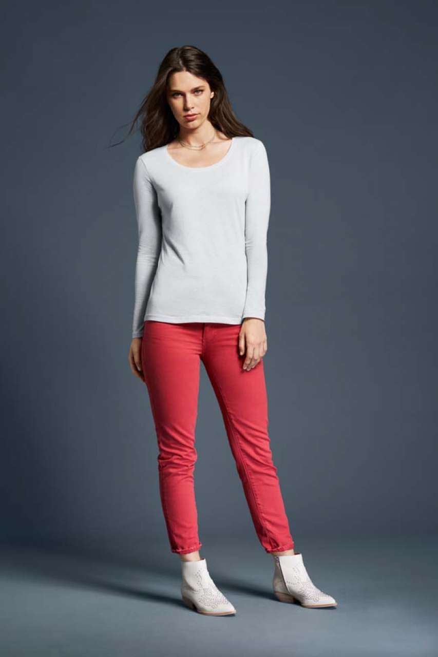 WOMEN’S FEATHERWEIGHT LONG SLEEVE SCOOP TEE