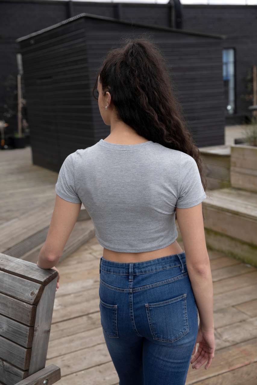 WOMEN'S TRI-BLEND CROPPED T
