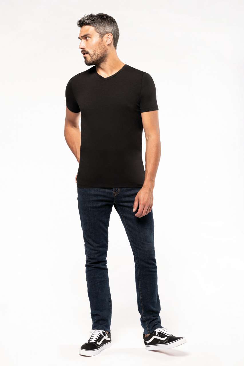 MEN'S SHORT-SLEEVED V-NECK T-SHIRT