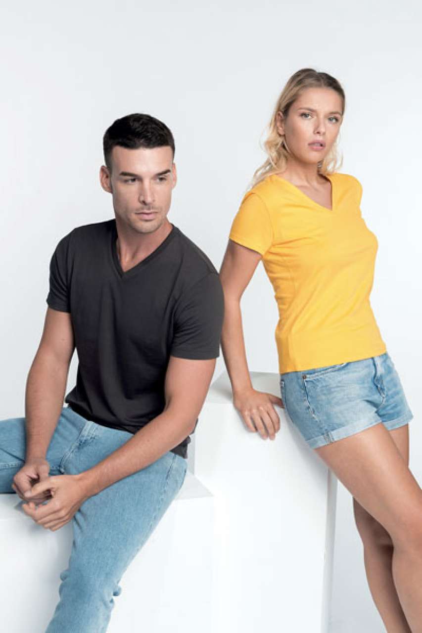 MEN'S SHORT-SLEEVED V-NECK T-SHIRT