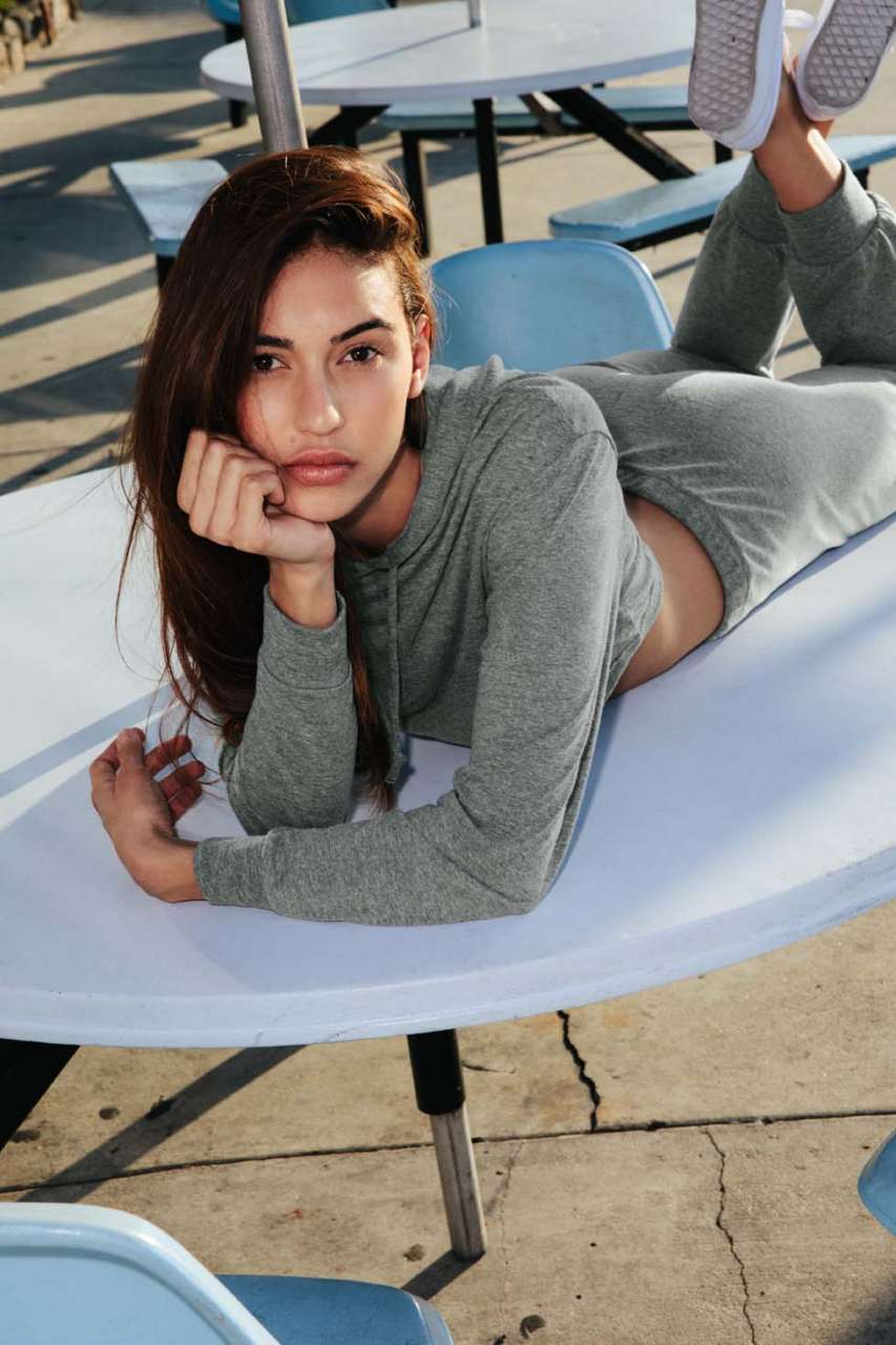 WOMEN'S TRI-BLEND CROPPED HOODIE