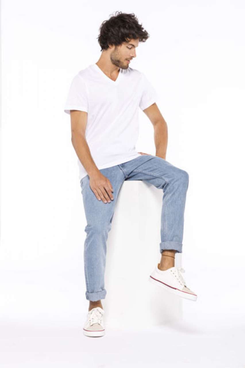 MEN'S SHORT-SLEEVED V-NECK T-SHIRT