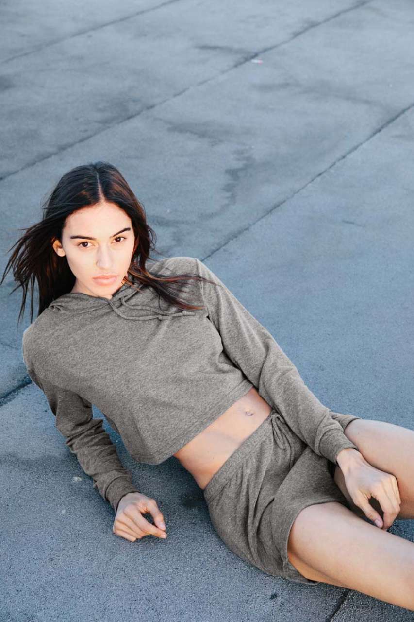 WOMEN'S TRI-BLEND CROPPED HOODIE