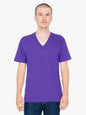 T-SHIRT UNISEXE EN JERSEY FIN À COL EN V