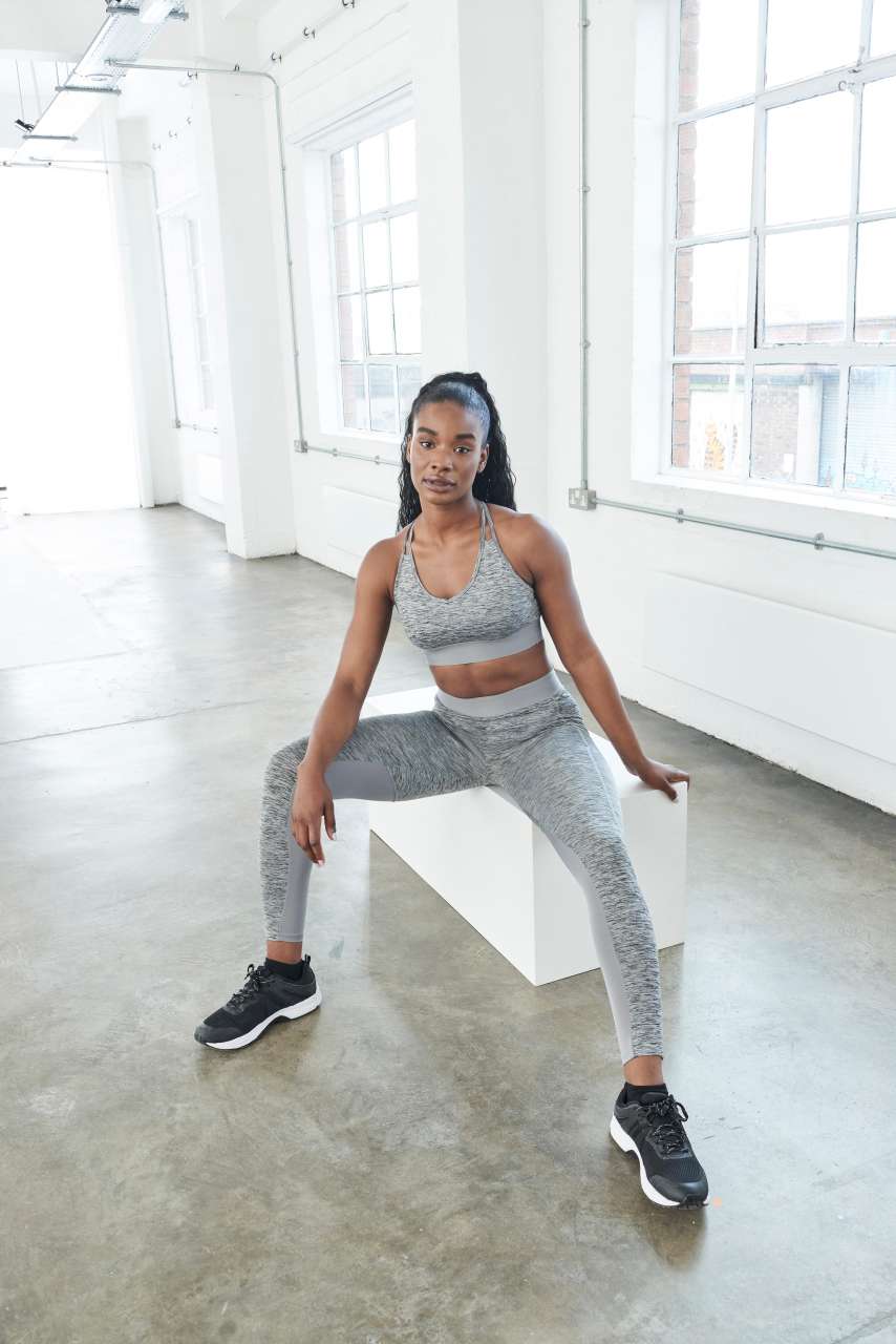 GIRLIE CROP TOP MIT ÜBERKREUZTEM RÜCKEN