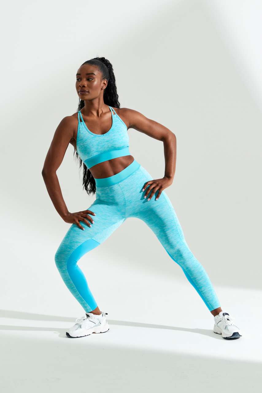 GIRLIE CROP TOP MIT ÜBERKREUZTEM RÜCKEN