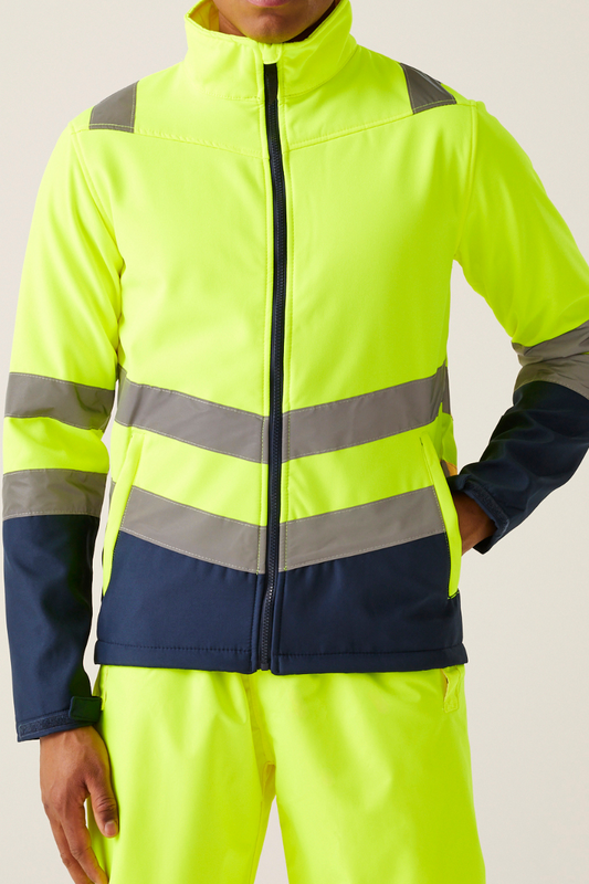 PRO HI-VIS SOFTSHELL JACKET - Regatta (1 of 3) | utt:79b3450cd2d7